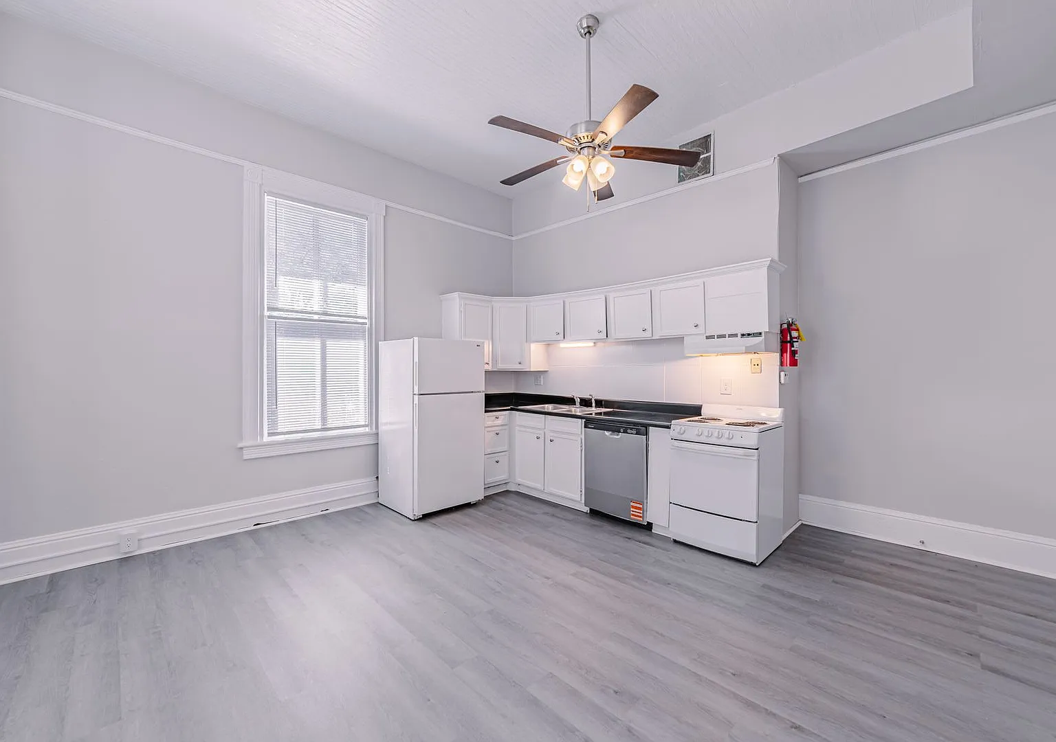 Victorian Village Apartments — Photo 4