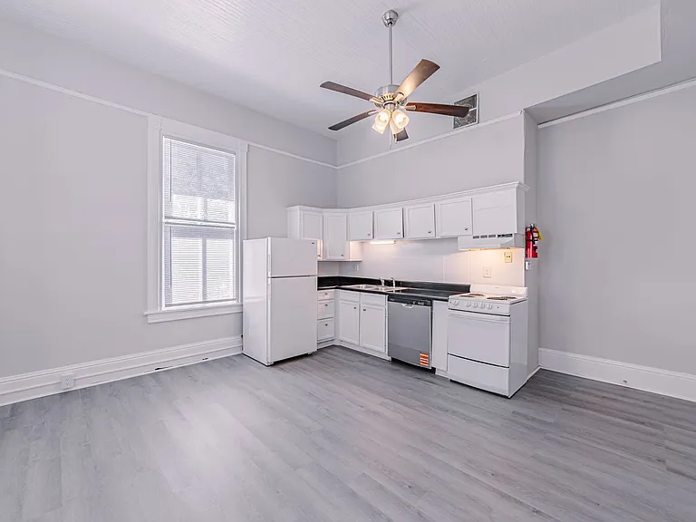 Victorian Village Apartments — Photo 19