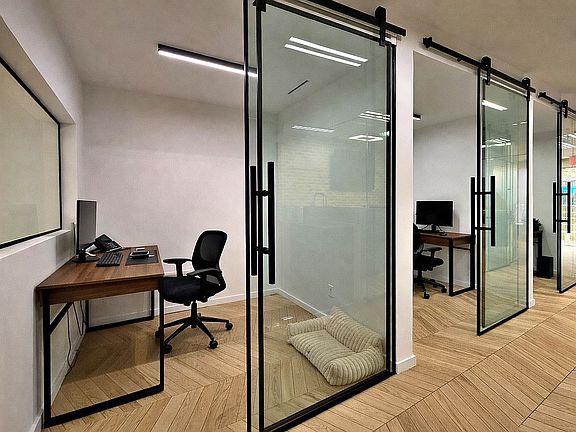 5th image of 989 Halsey St #1