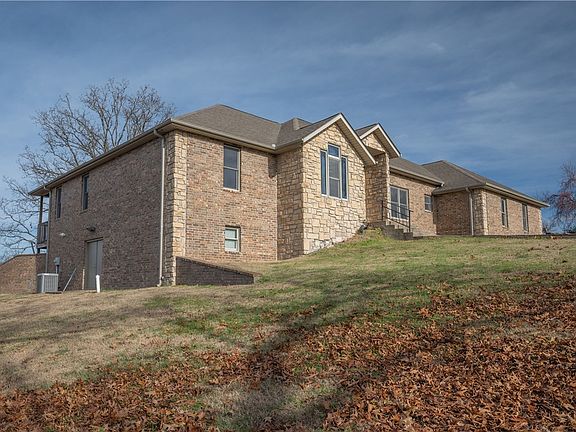3rd image of 1026 Sherry Dr