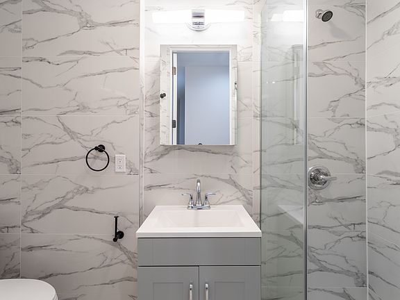 5th image of 331 E 52nd St APT 2R