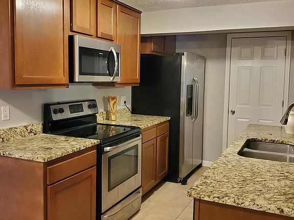 3rd image of 382 Woodside Ave