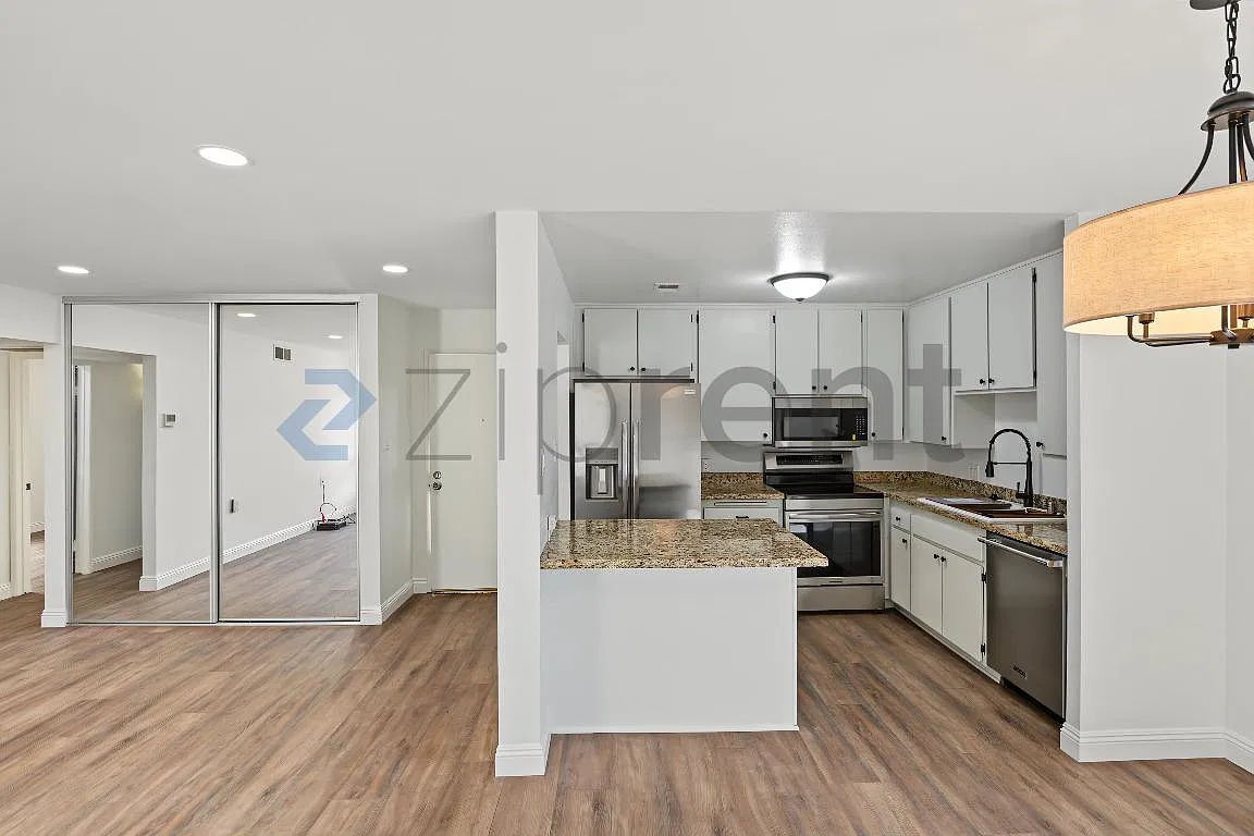2 bed, 850 sqft, $3,100 — Photo 2