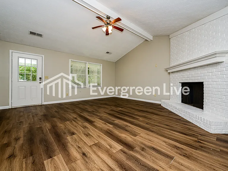 4312 Derbyshire Trce SE — Photo 2