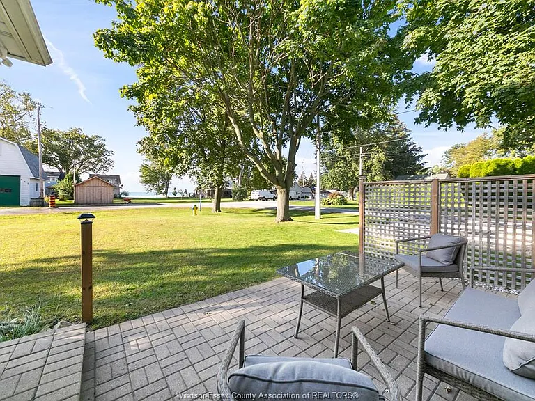 864 Lawrence Dr — Photo 24