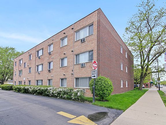 5th image of 3201 W Balmoral Ave APT 205