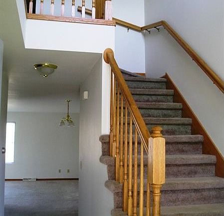 627-629 Shah Avenue entry