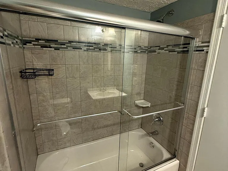 805 London Ct — Photo 23