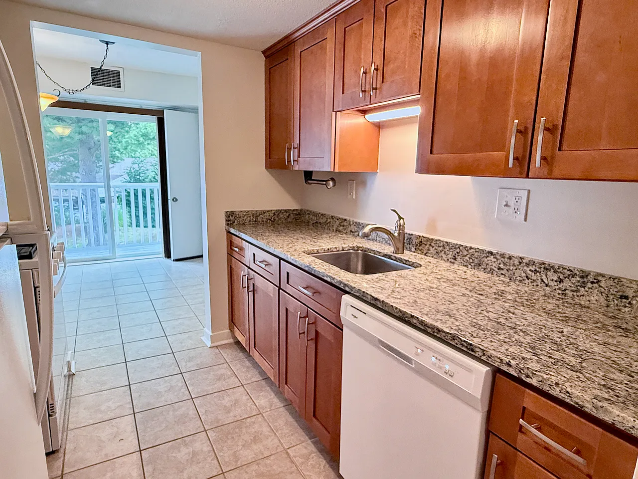 2 bed, 942 sqft, $2,100 — Photo 4