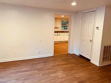 1st image of 252 Brookhollow Dr