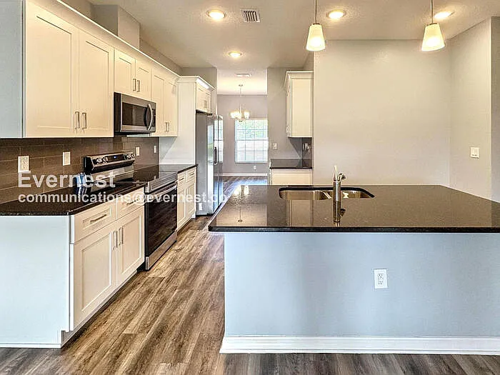 5575 113th St — Photo 3