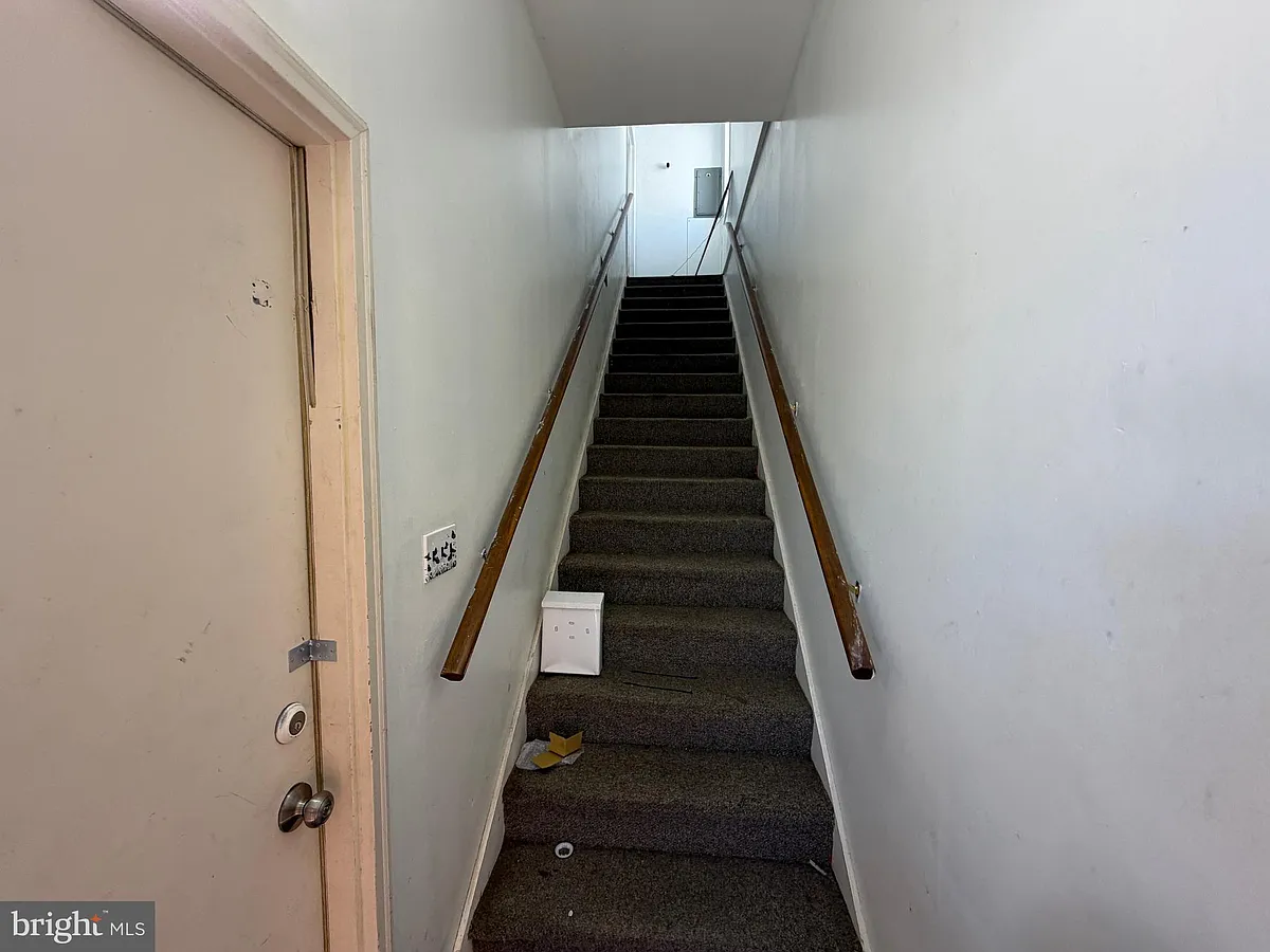 Building Photo - 644 Cooper St #2