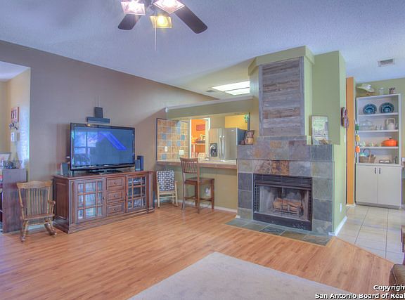 3rd image of 6115 Cliffbrier Dr