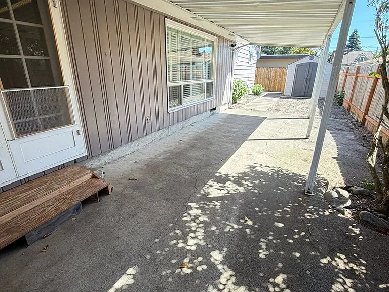 550 Carlson Dr — Photo 42