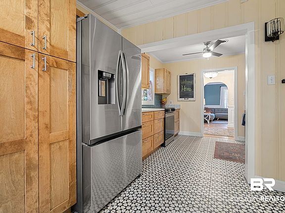 3rd image of 3053 Calais St