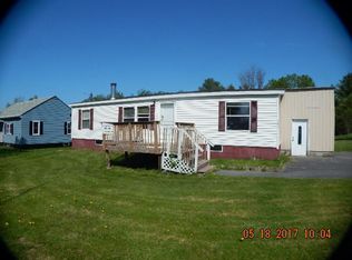 652 Prospect St, Champlain, NY 12919