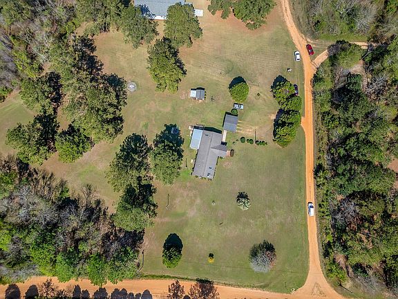 3rd image of 37 Whispering Pines Ln