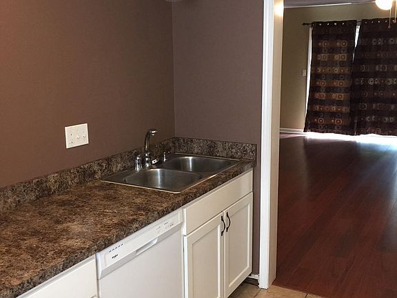 4th image of 394 Windsor Park Dr
