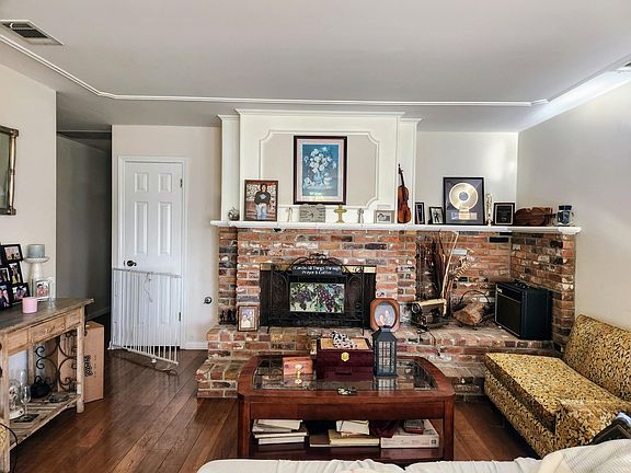 3rd image of 572 Paula Ray Ln