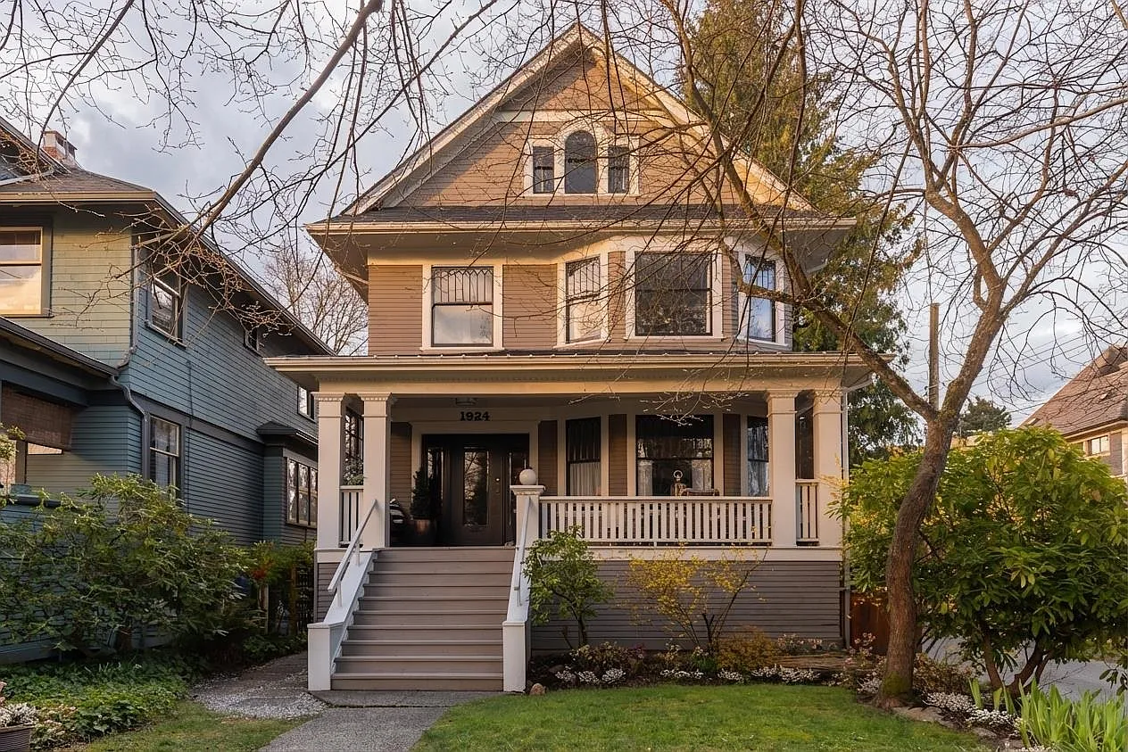 1924 Parker St photo 1