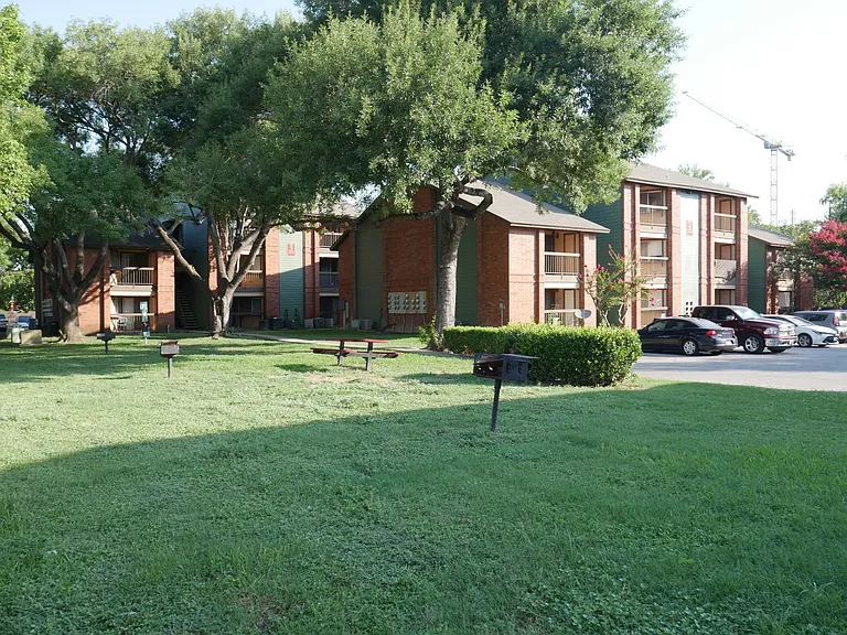 Englebrook Apartments — Photo 21