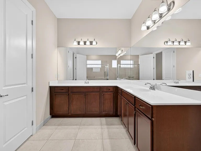 8883 Kingsmoor Way — Photo 32