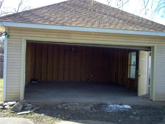 3rd image of 1554 E Ohio Ave
