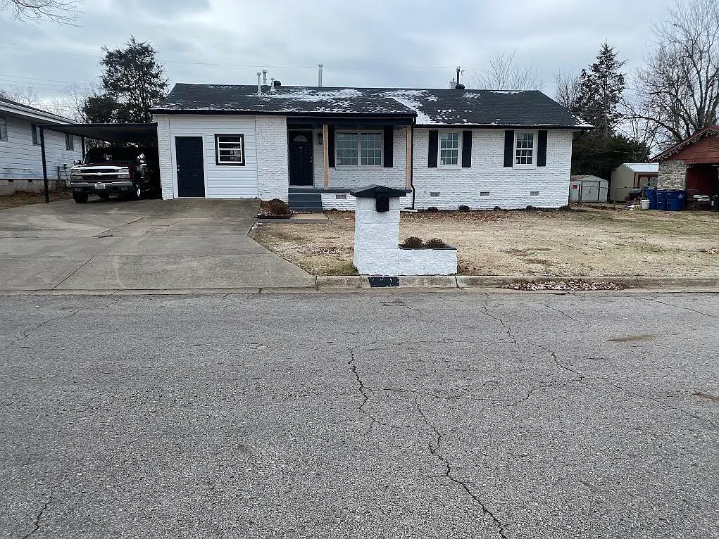 3 bed, 1563 sqft, $1,400 — Photo 1
