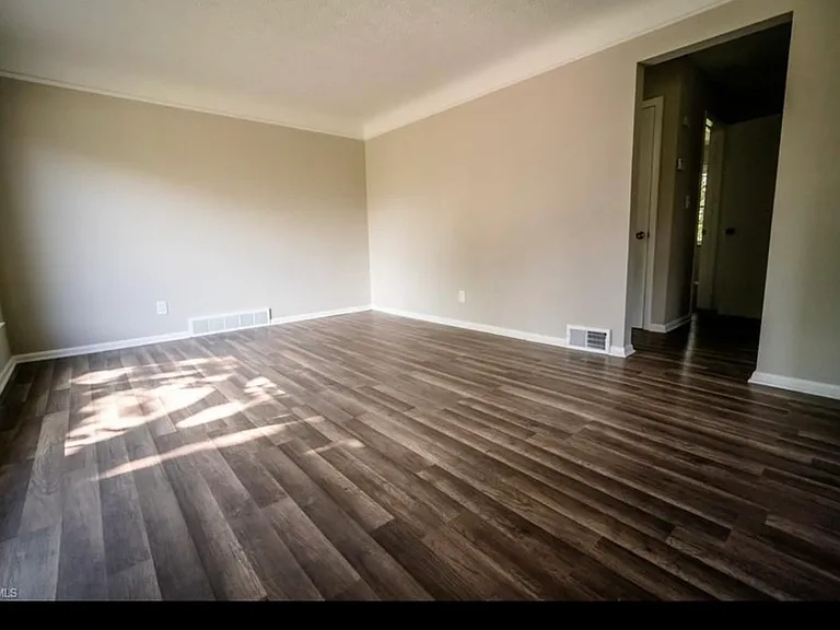 836 Nela View Rd — Photo 1