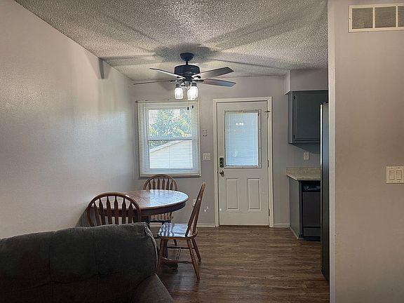 3rd image of 418 2nd St SE