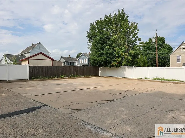 215 Washington Rd — Photo 10
