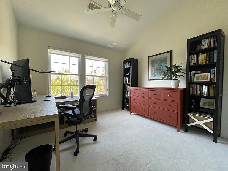 102 Lounsbury Pl — Photo 15