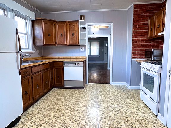 4th image of 301 Lorewood Ave