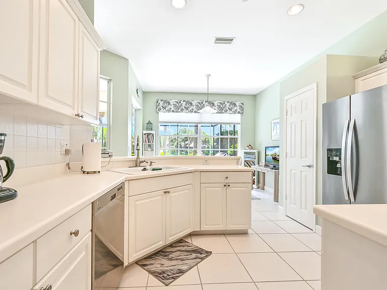 2259 Island Cove Cir — Photo 14