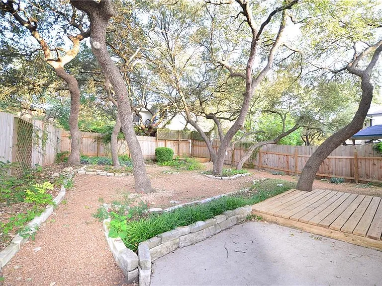 8322 Alvin High Ln — Photo 16