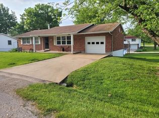 1402 Primrose Ln, Macon, MO 63552