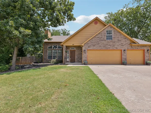 601 W 37th Pl S, Sand Springs, OK 74063