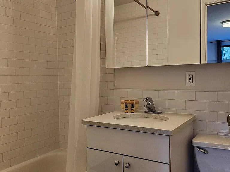 614 10th Ave #4E — Photo 9