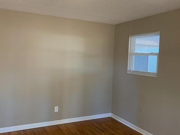 3rd image of 5927 McMillan Cir