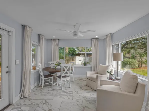 306 Shoreline Dr, Gulf Breeze, FL 32561