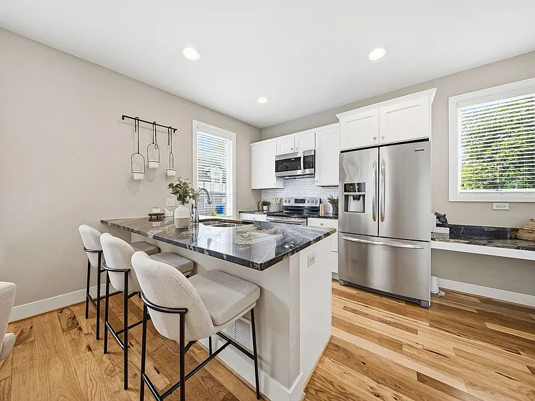 567 Lathrop St — Photo 13
