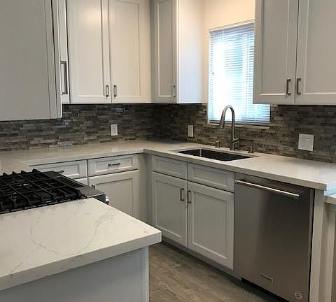 2nd image of 307 Waverley St APT 4