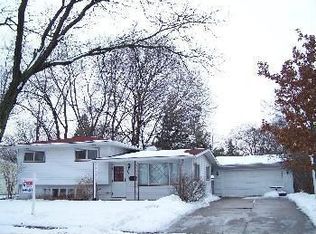 34 Woodridge Rd, Montgomery, IL 60538