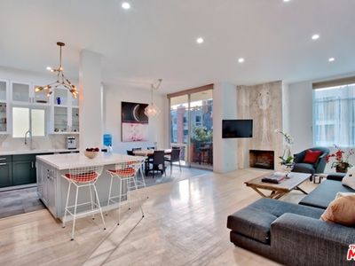 11970 Montana Ave APT 301, Los Angeles, CA, 90049