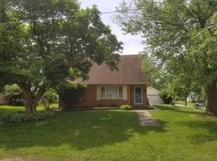 210 W Monroe St, Athens, IL 62613