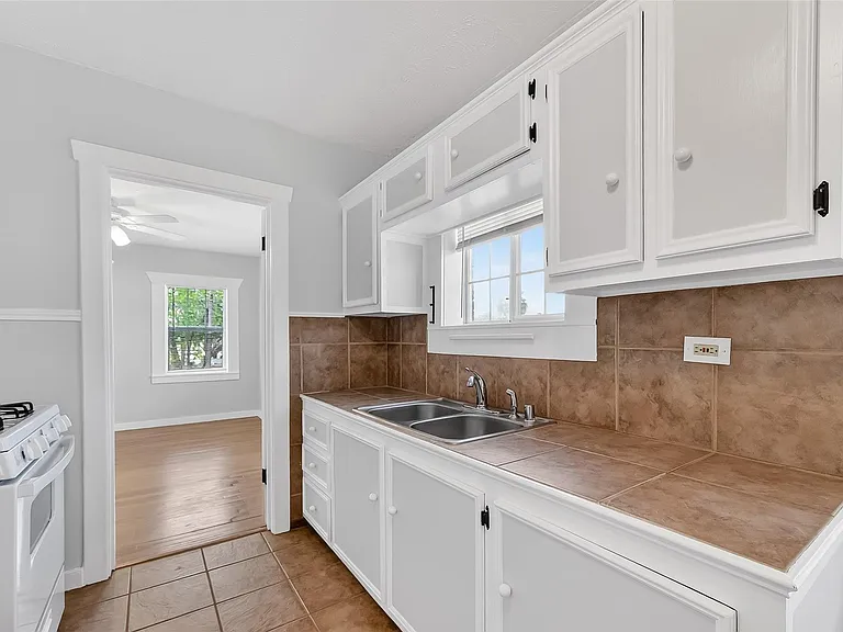 2316 Freeman St #6 — Photo 13