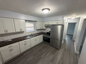 1128 Tonawanda Ave, Akron, OH
