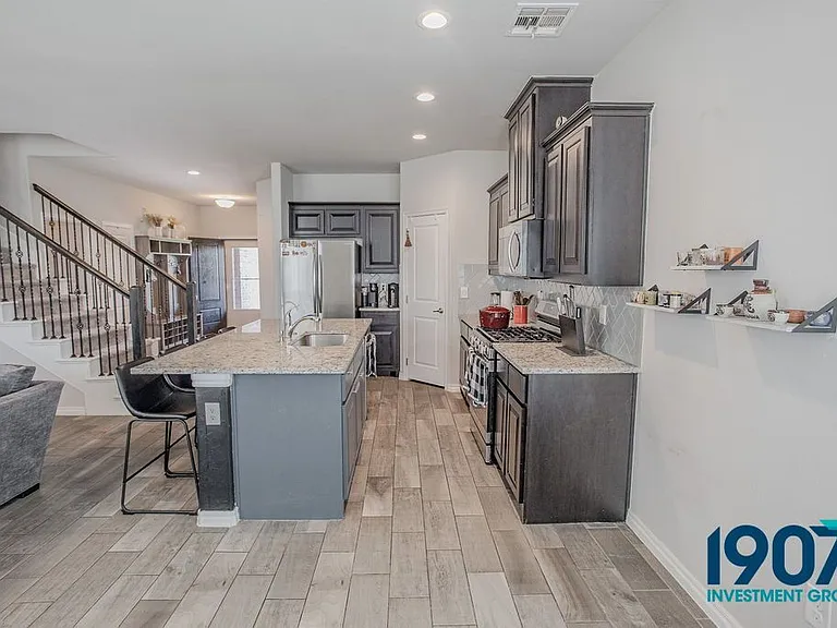 2501 Caden Ct — Photo 13