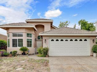 8901 Cedarvillage Dr, Fair Oaks, CA 95628