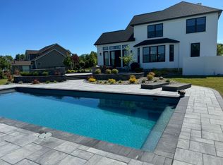 6990 Auburn Ridge Dr, Concord Township, OH 44077